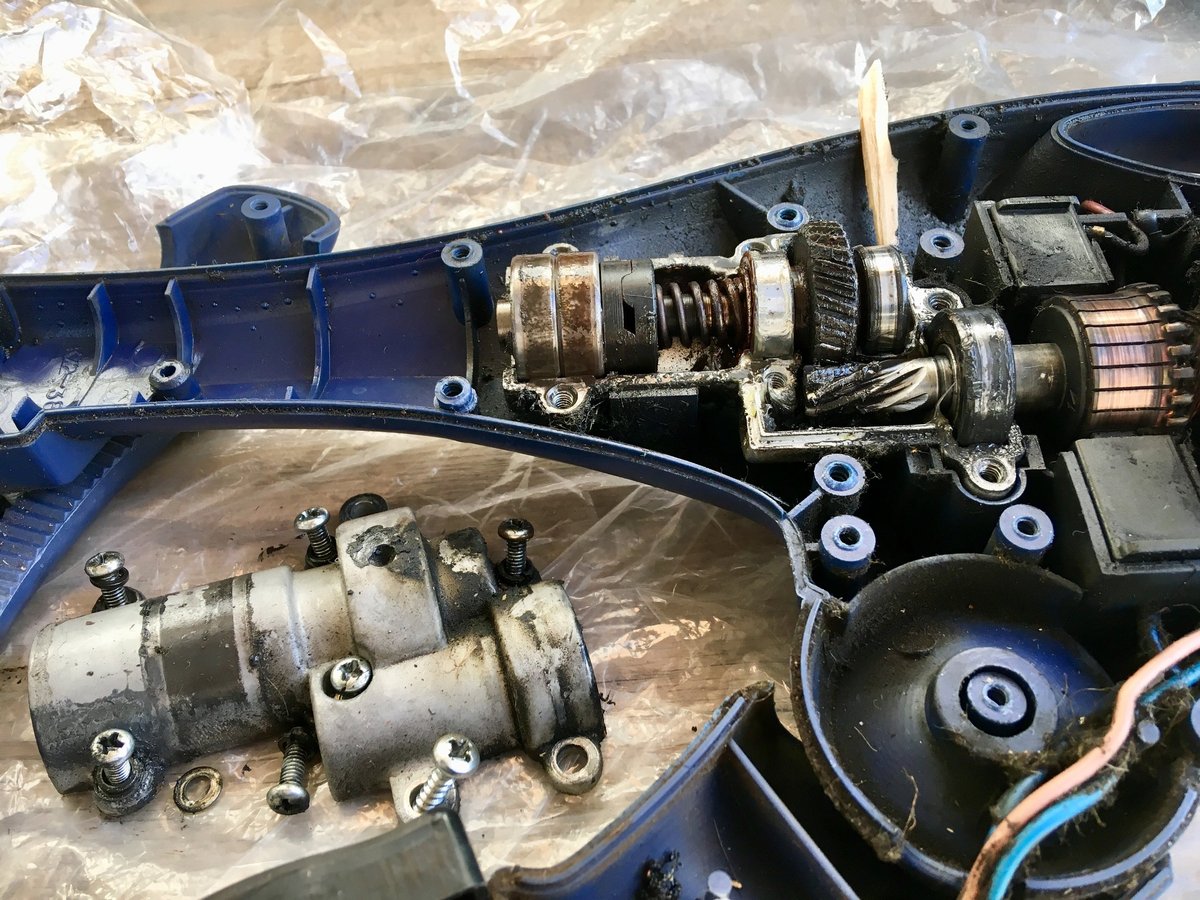 Verkstedet hos Oremo Outboard Service