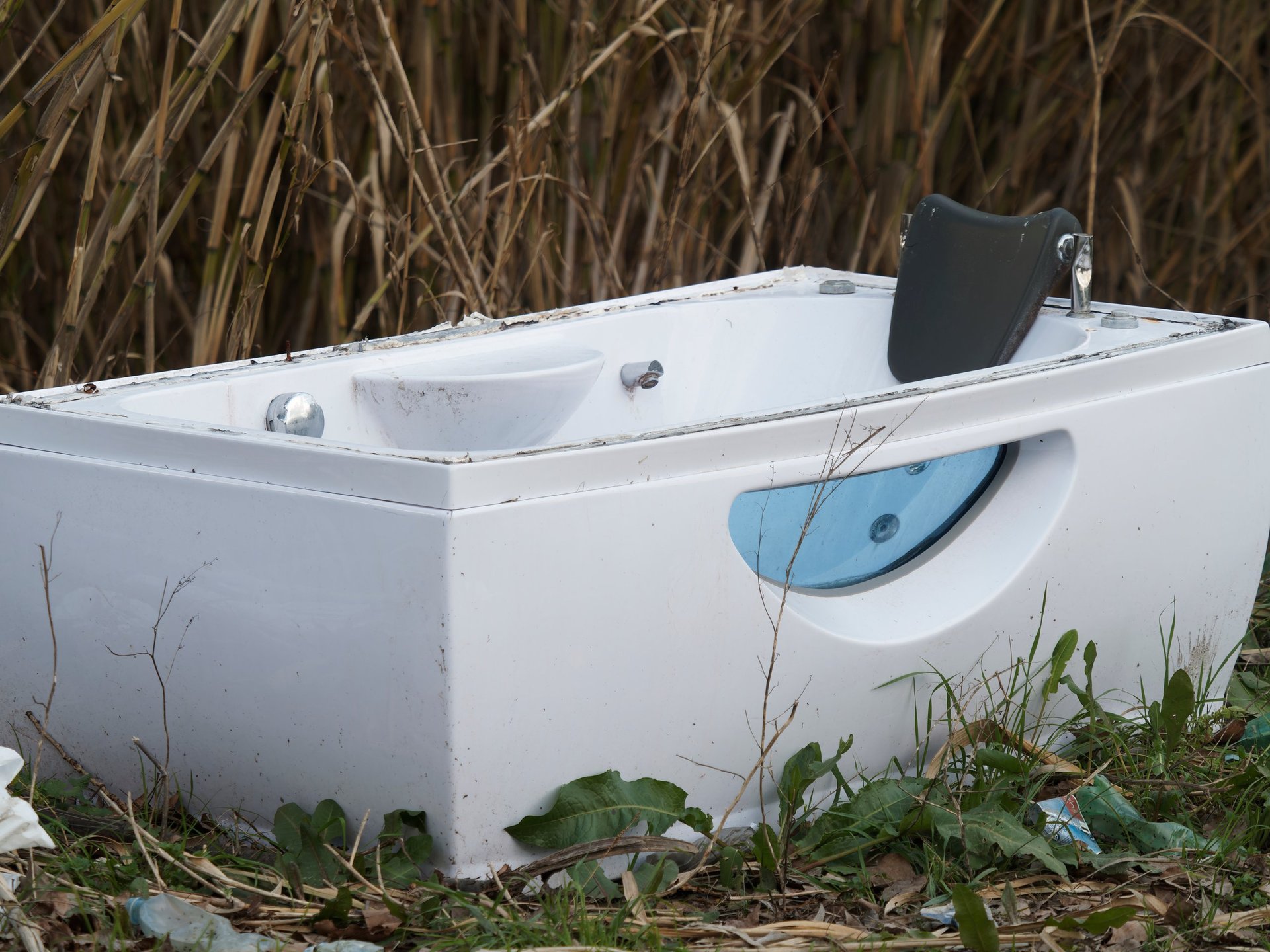 Hot tub removal and dismantling service in Pomfret Center CT