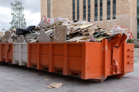 Baucontainer mit Schutt