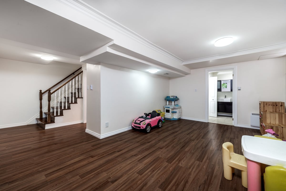 Nicely renovated huge apartment with finished basement bathrooms bedrooms and beautiful living room
