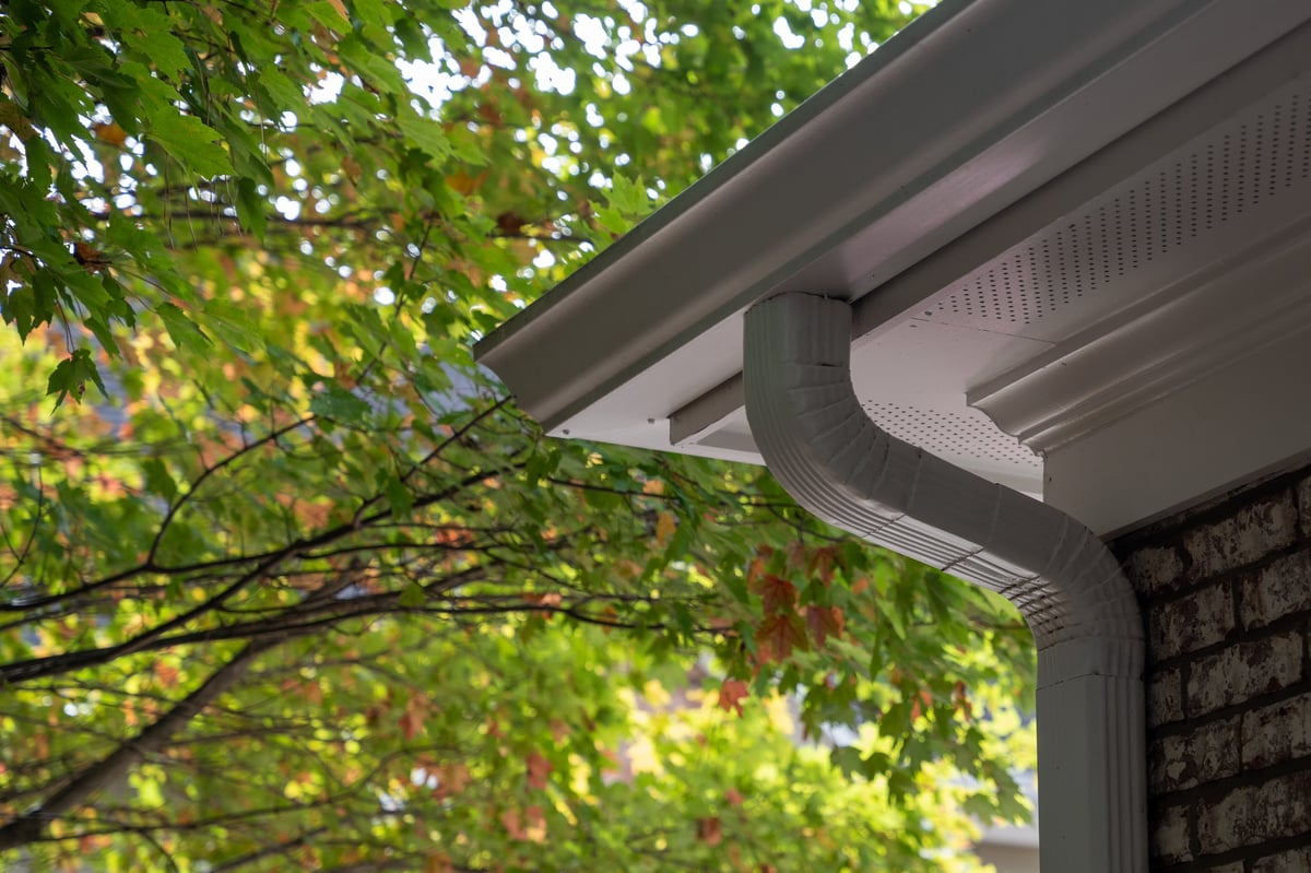 Modern home with clean gutter system