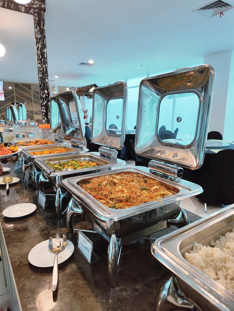 Freidora industrial de acero inoxidable con estación de trabajo para restaurantes