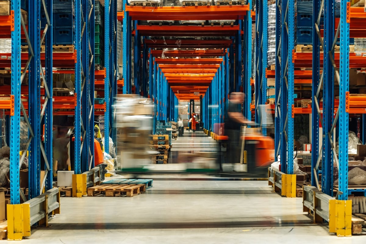 Taycan Advisors reviewing last-mile delivery operations, routing efficiency, and same-day delivery cost analysis