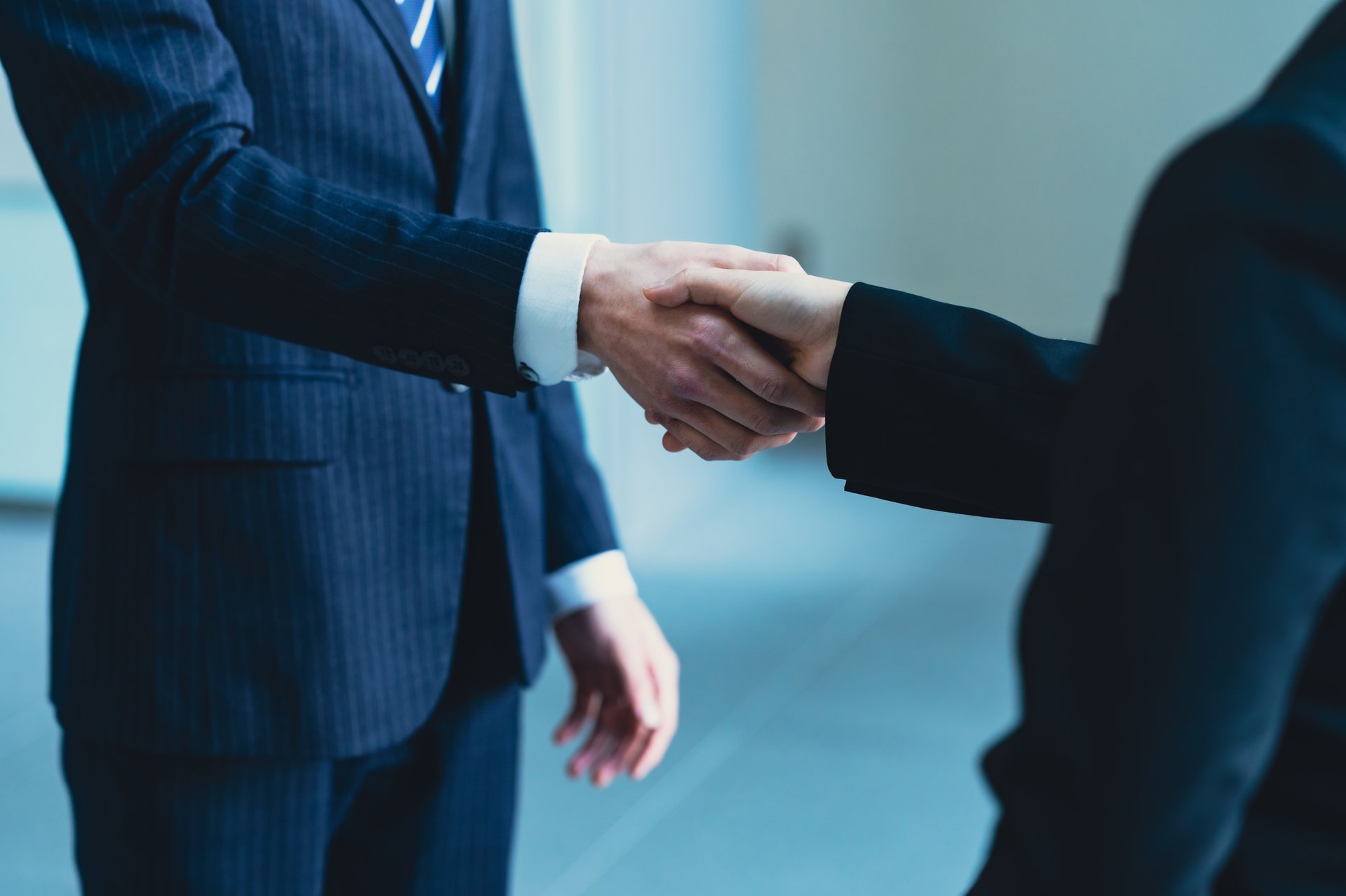 Two business people shaking hands after agreeing terms, representing getting in touch with CBB Group