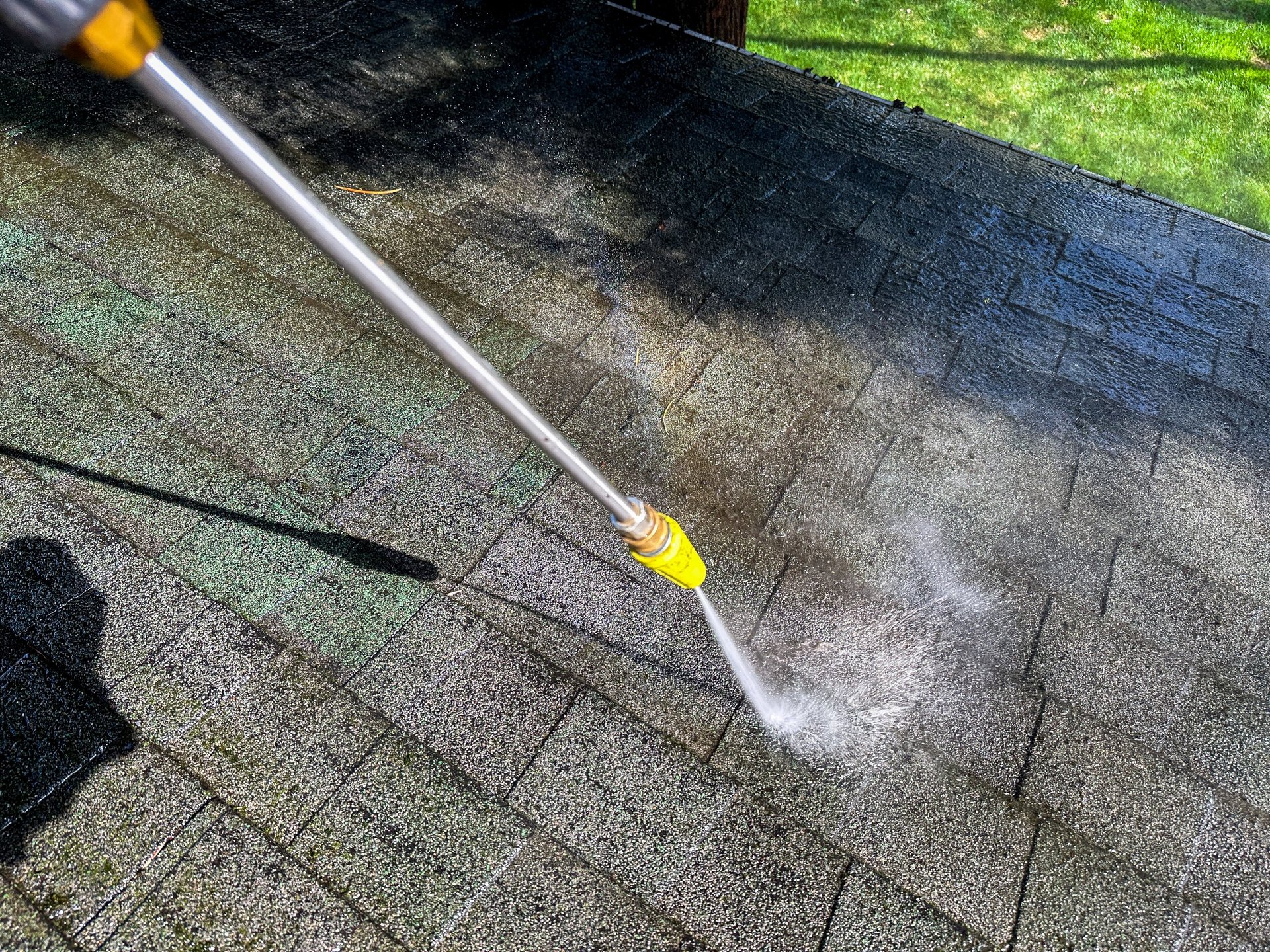 Pressure washing roof cleaning