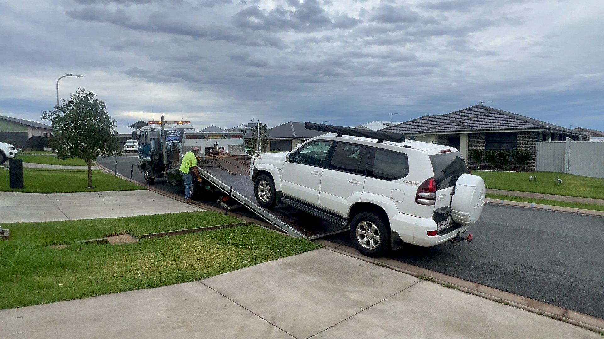 Professional car towing service