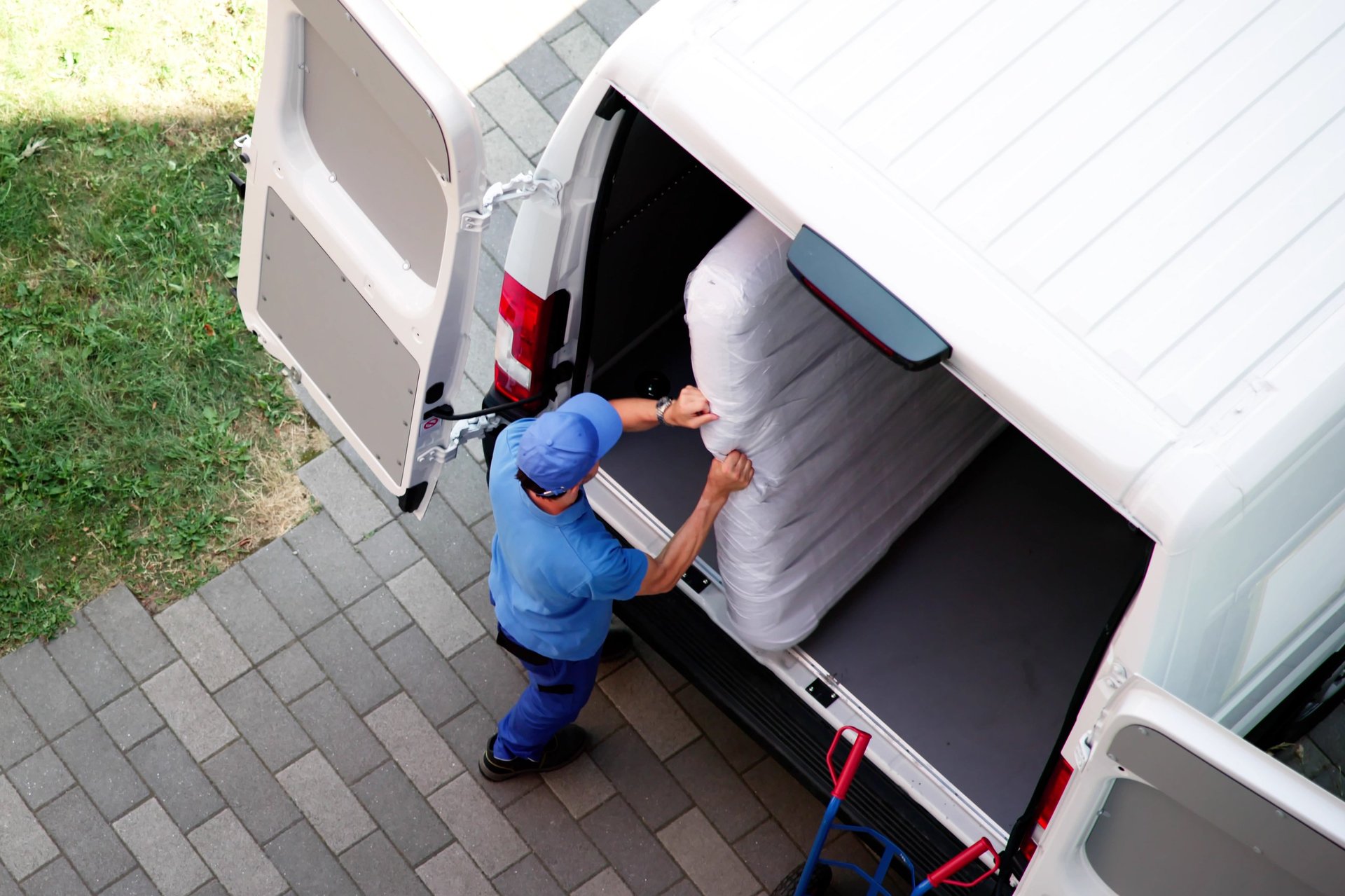 Black Diamond Junk Removal truck serving Connecticut Rhode Island and Massachusetts