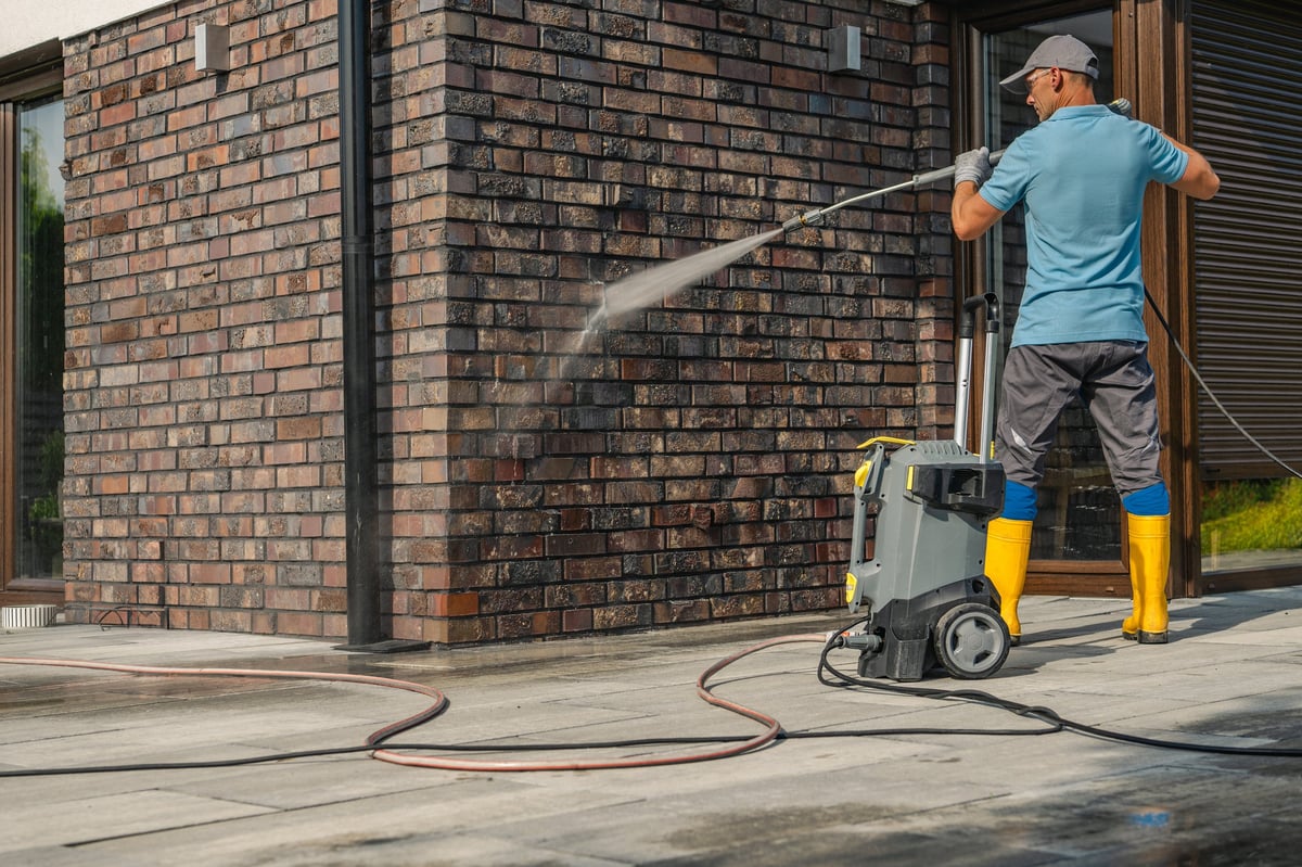 Fence & Gutter Cleaning