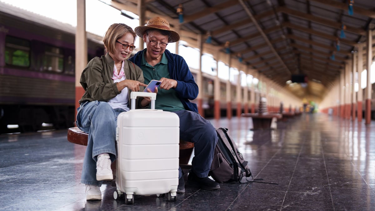 Senioren Reisende am Flughafen