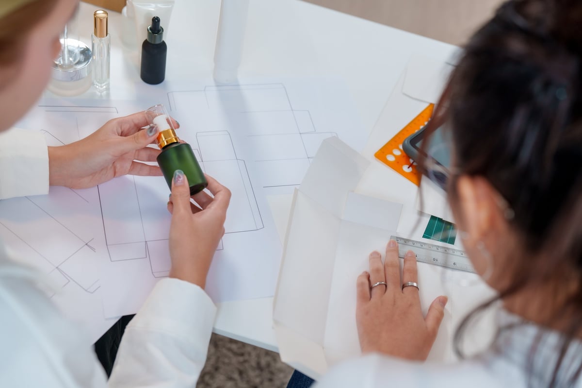 Team collaboration on cosmetic packaging design and product development