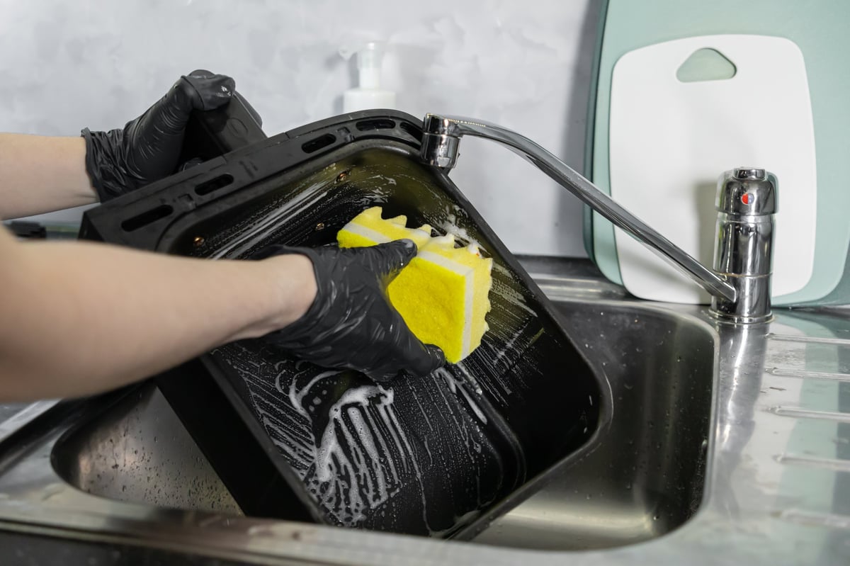 VORA steam iron — powerful 2200W with ceramic soleplate