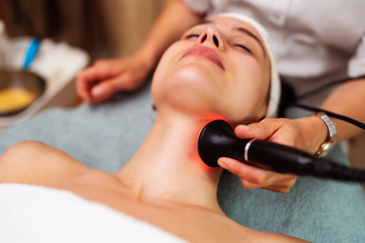 Professional radiofrequency lifting treatment in luxury setting