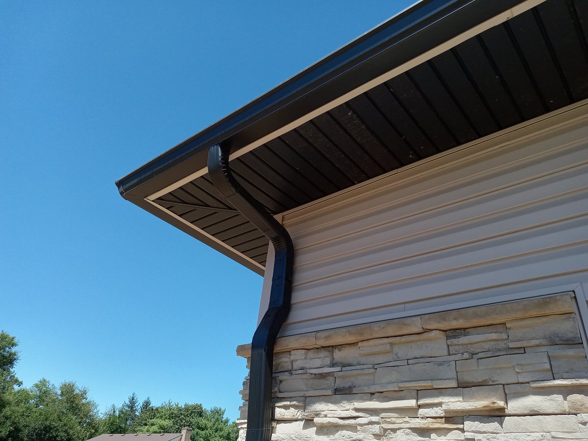Clean eaves and gutters after professional cleaning