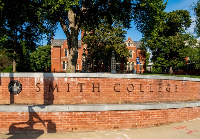 Historic brick collegiate campus near Spelman College in West End Atlanta, Georgia. Independent campus housing information for Spelman College.