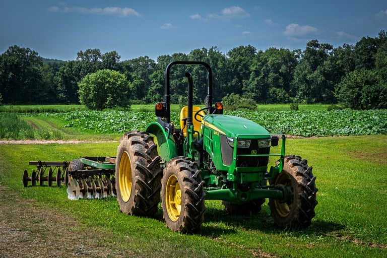 ගොවිපළ ට්‍රැක්ටරයක් (tractor)