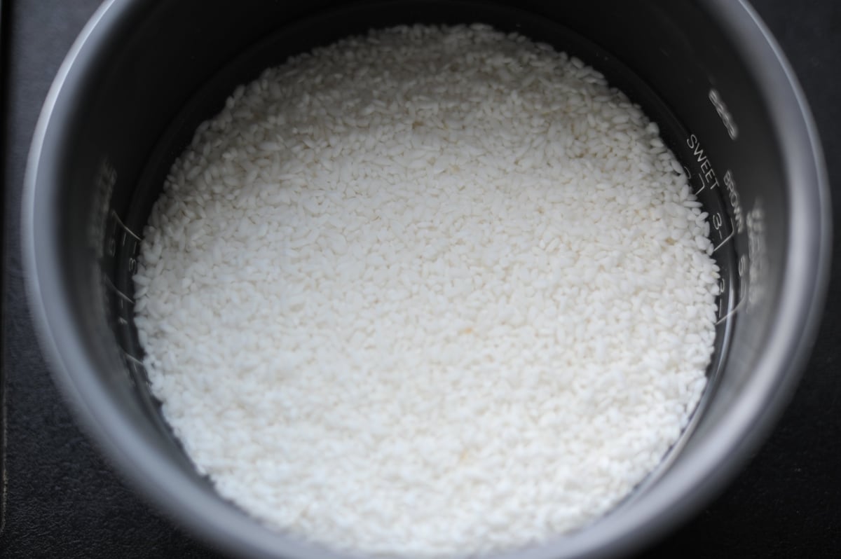 VORA rice cooker in use — simple, reliable, and designed for daily cooking