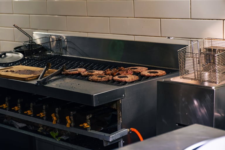 Horno Hot Max con cajones mantenedores en cocina profesional