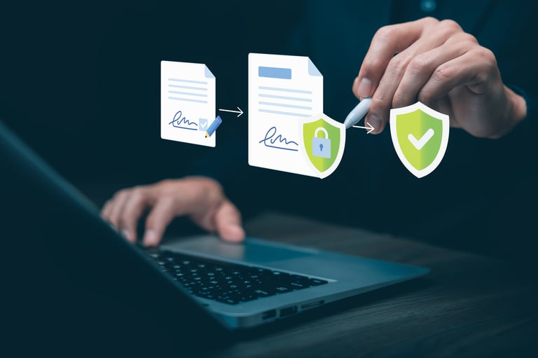 Empresario firmando electrónicamente un documento digital con proceso de verificación de firma y cifrado seguro en línea