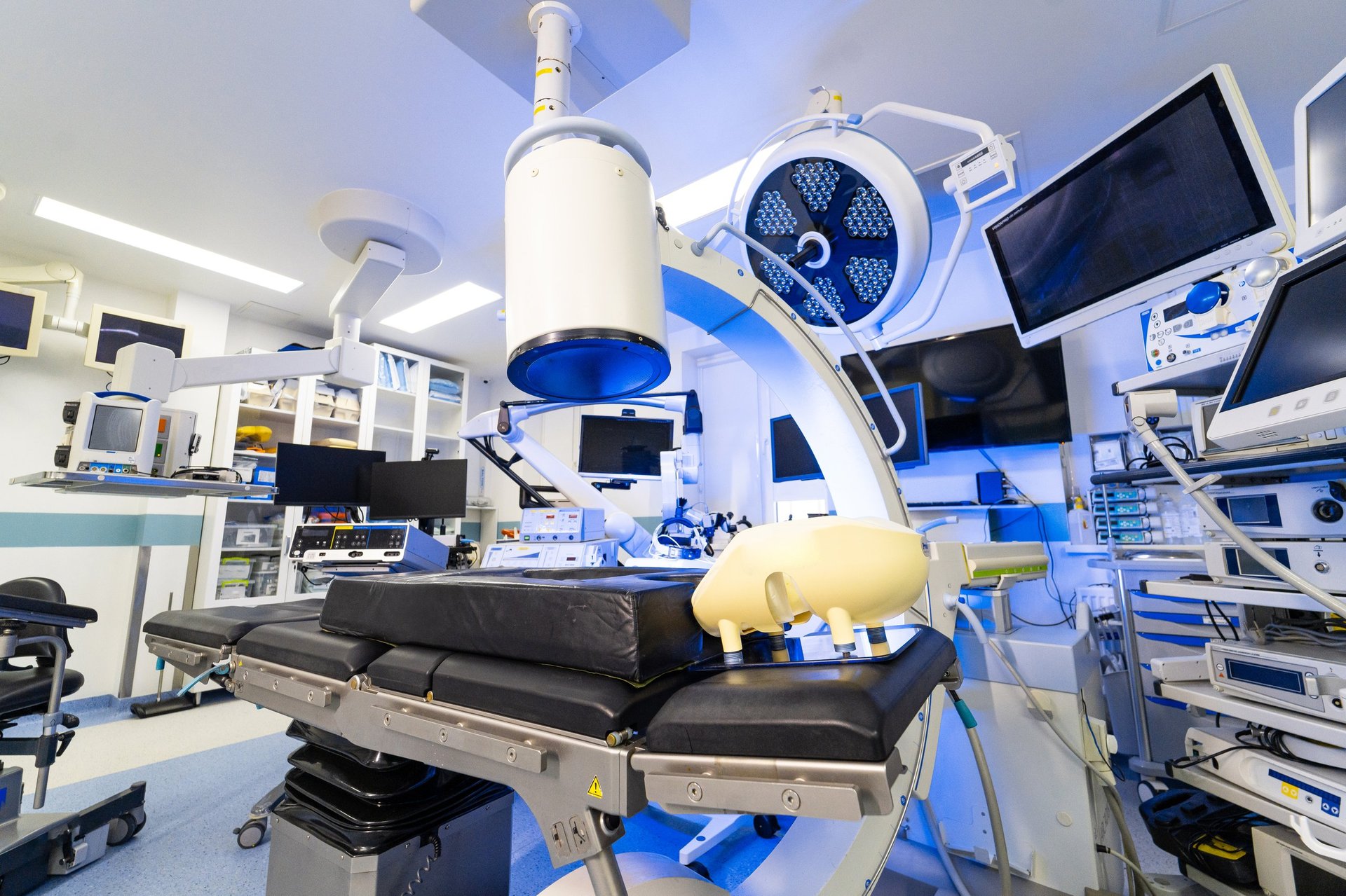 State-of-the-art hybrid operating room with biplane C-arm fluoroscopy system for complex endovascular procedures