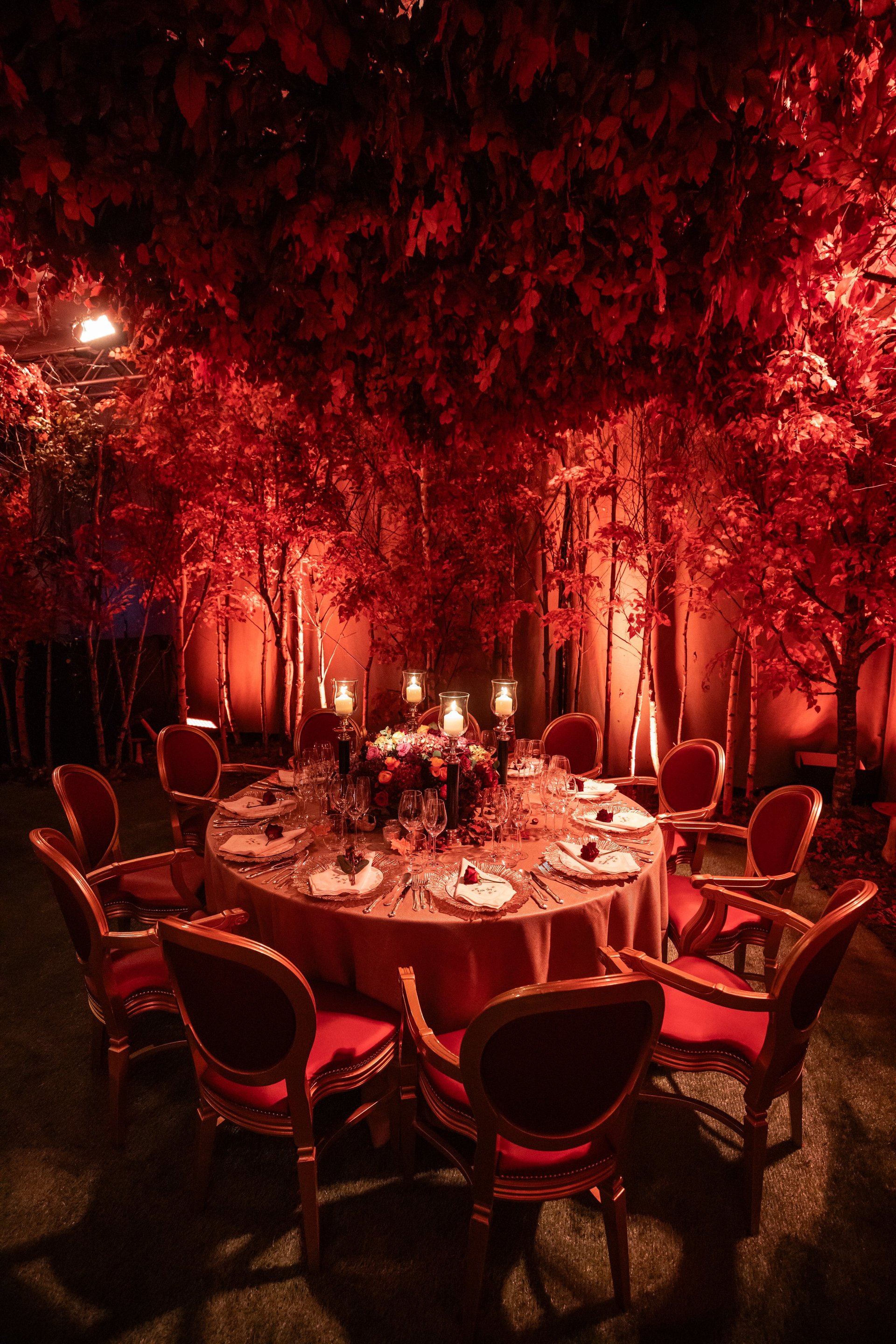 Extravagant garden-themed dinner under vibrant leaf canopy