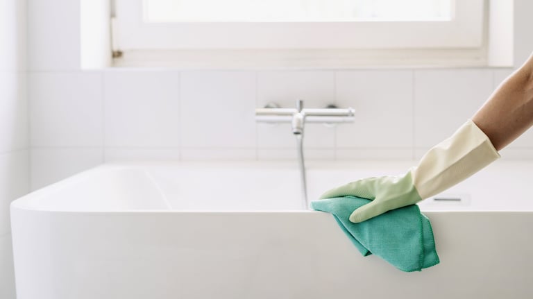 Nedvask — grundig reingjering av badekar
