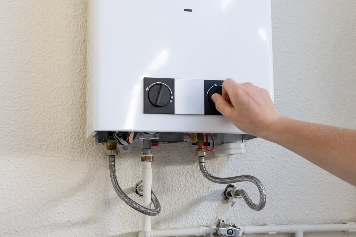 Adjusting the VORA fan heater thermostat — instant, targeted warmth at your fingertips