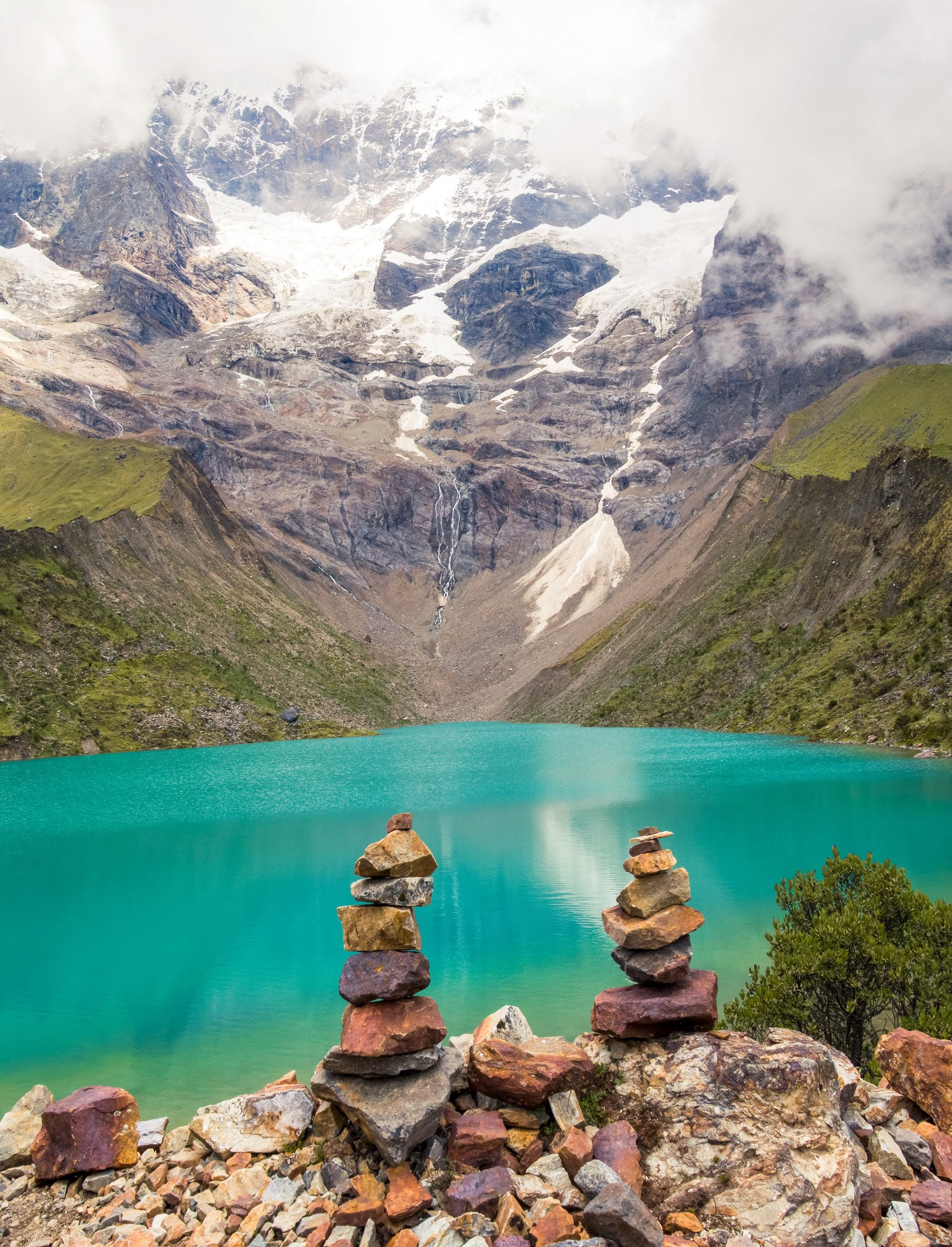 Laguna Humantay con sus aguas turquesas y montañas — Mollepata, Cusco, Perú