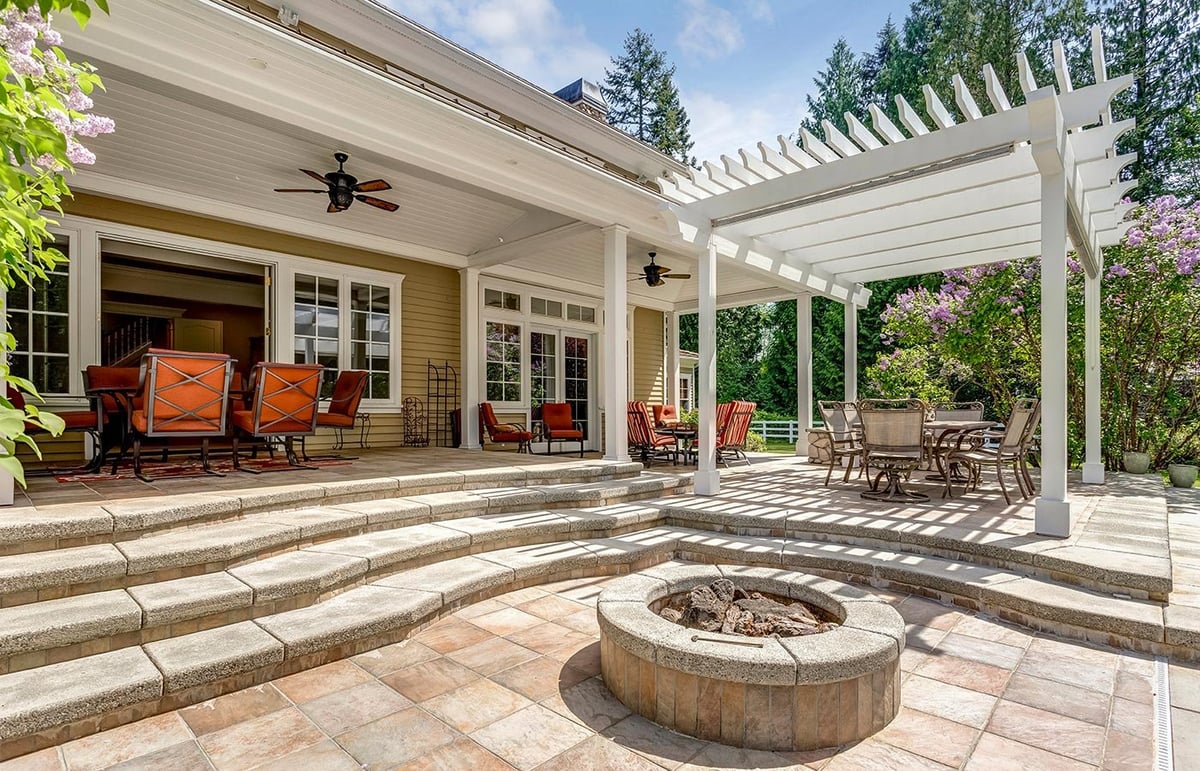 Backyard Pergola Retreat
