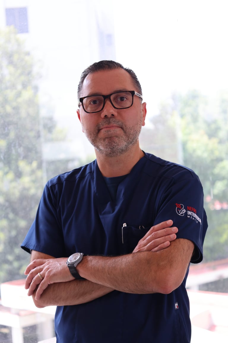 Dr. Bernardo Moguel — Especialista en Nefrología Intervencionista