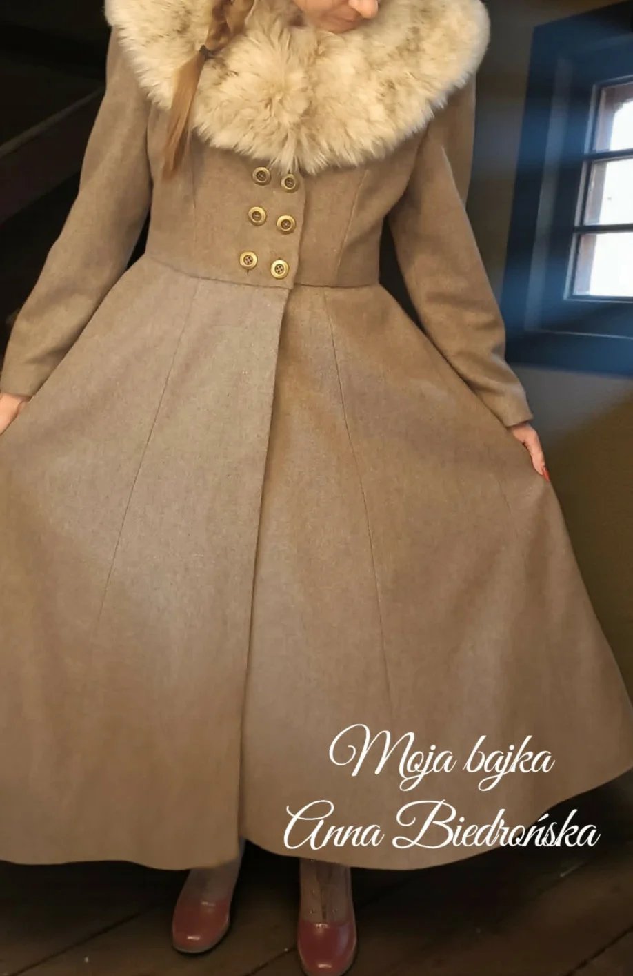 Woman wearing a beige vintage-style coat with fur collar and double-breasted buttons, paired with burgundy heels