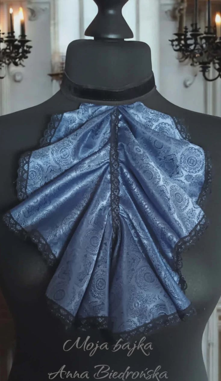 Black dress form displaying a blue patterned shawl with lace trim, branded as Moja bajka Anna Biedrońska