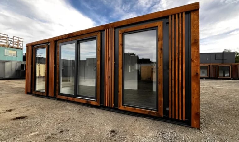 24FT × 10FT SHOW UNIT