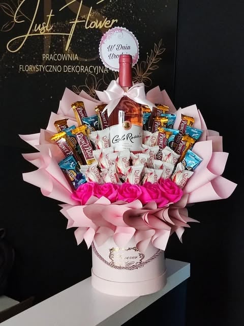 FlowerBox Wino Różowe z Kosmetykami