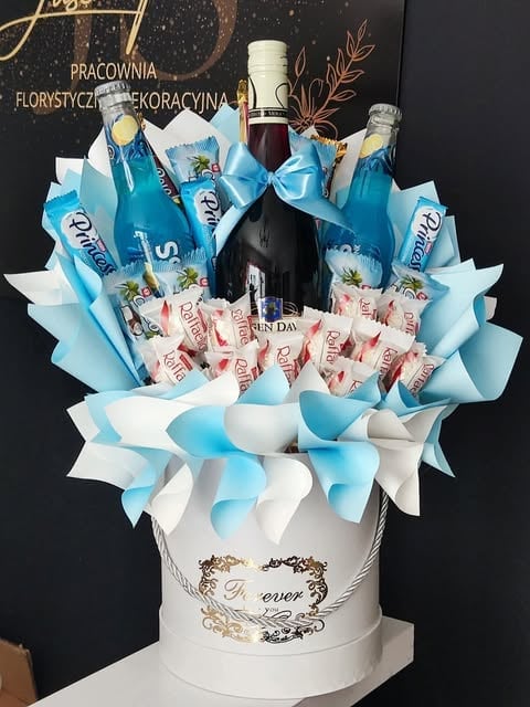 FlowerBox Wino w Białej Wazie Niebieski