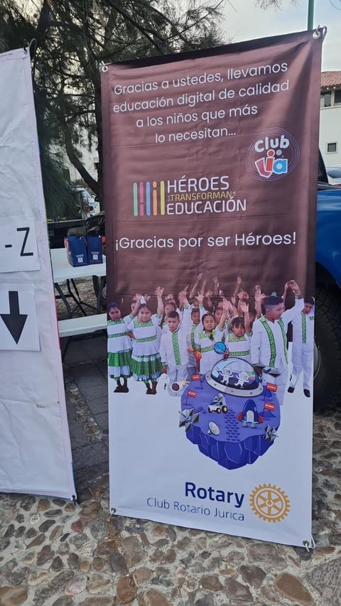 Banner for Héroes Transforman Educación program by Rotary Club thanking donors for digital education support for children