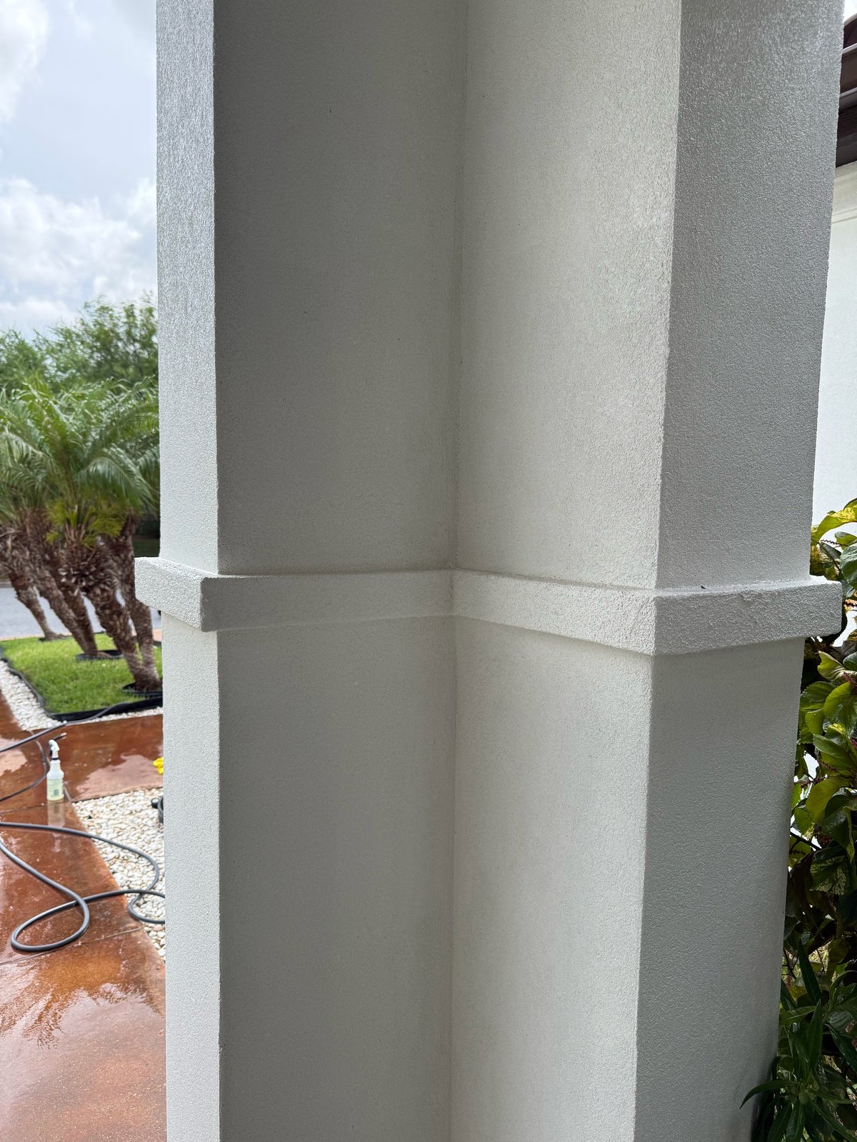 After: white concrete column or pillar with a horizontal band, fresh from soft wash