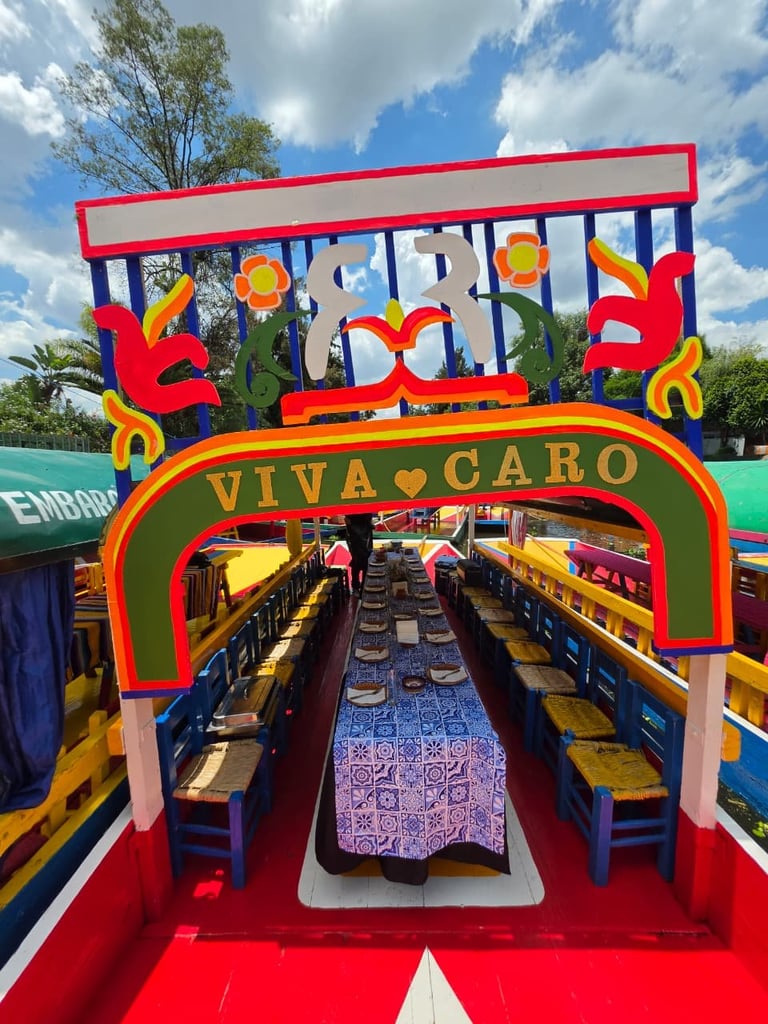 Atardecer espectacular desde una trajinera Kalu Tours en Xochimilco