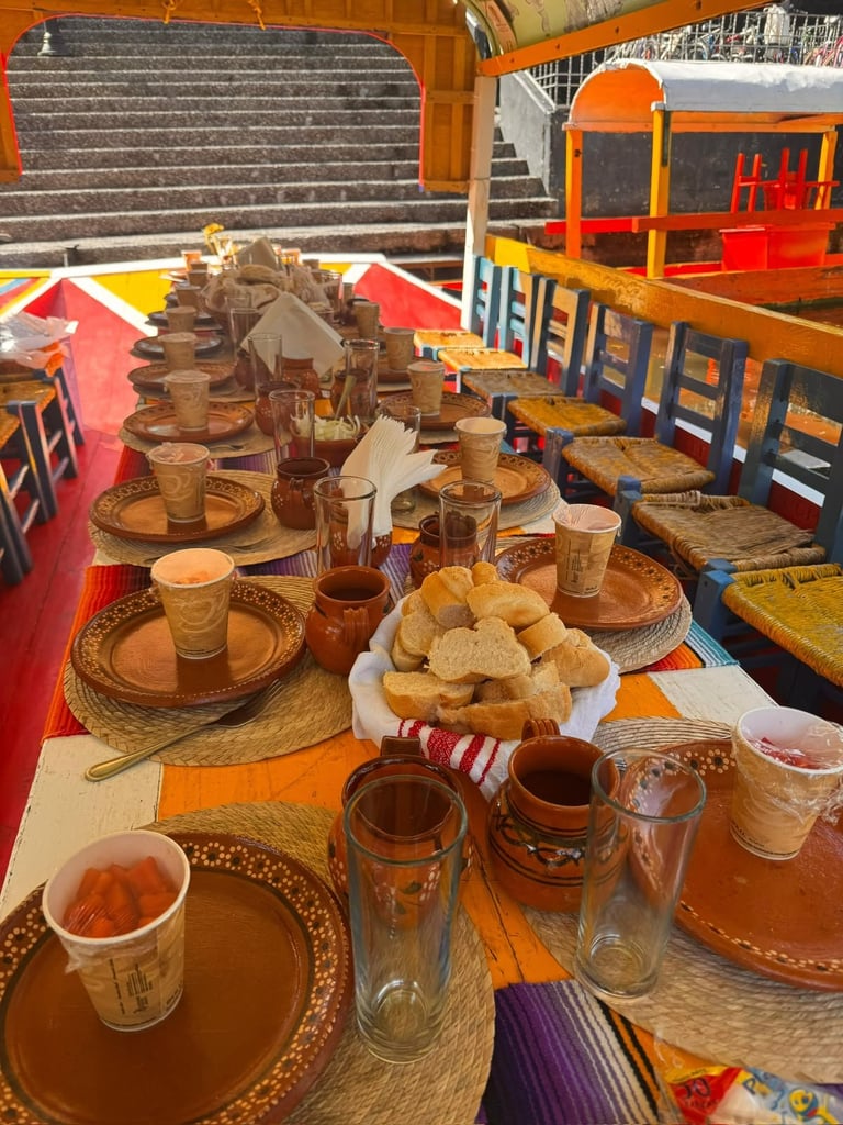 Paquete Desayuno — comida mexicana a bordo de trajinera