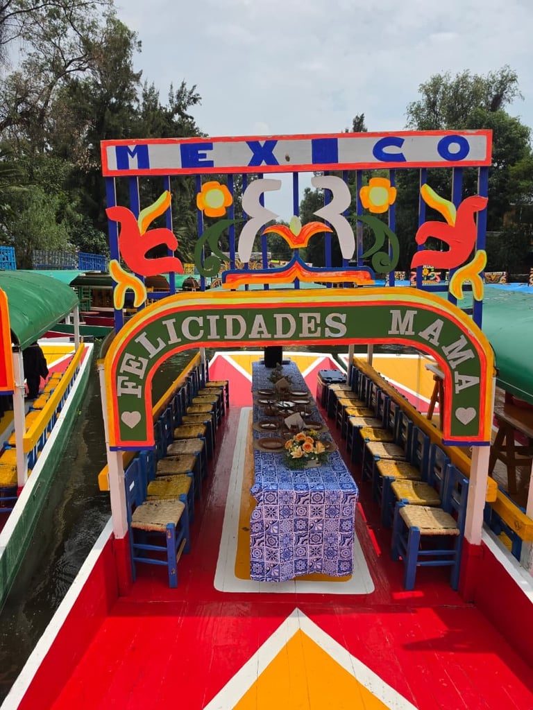 Paquete Fiesta — comida mexicana a bordo de trajinera