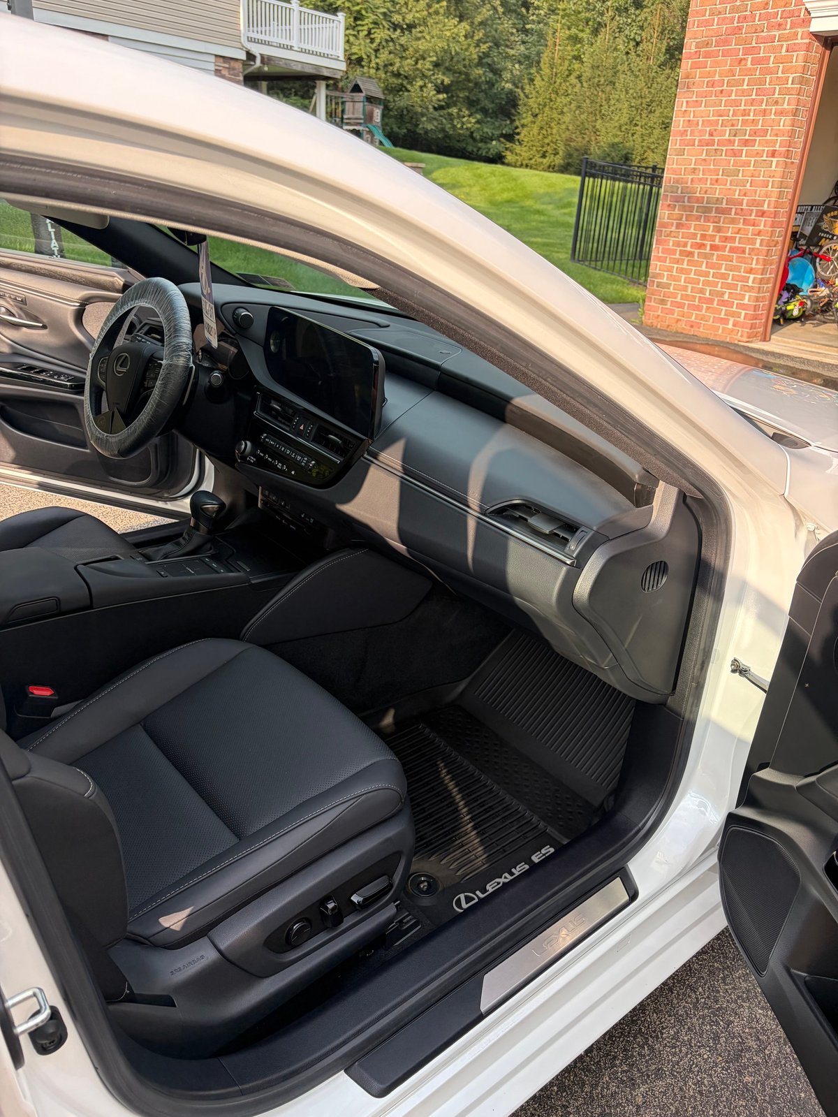 This like-new convertible interior with conditioned leather and clean glass
