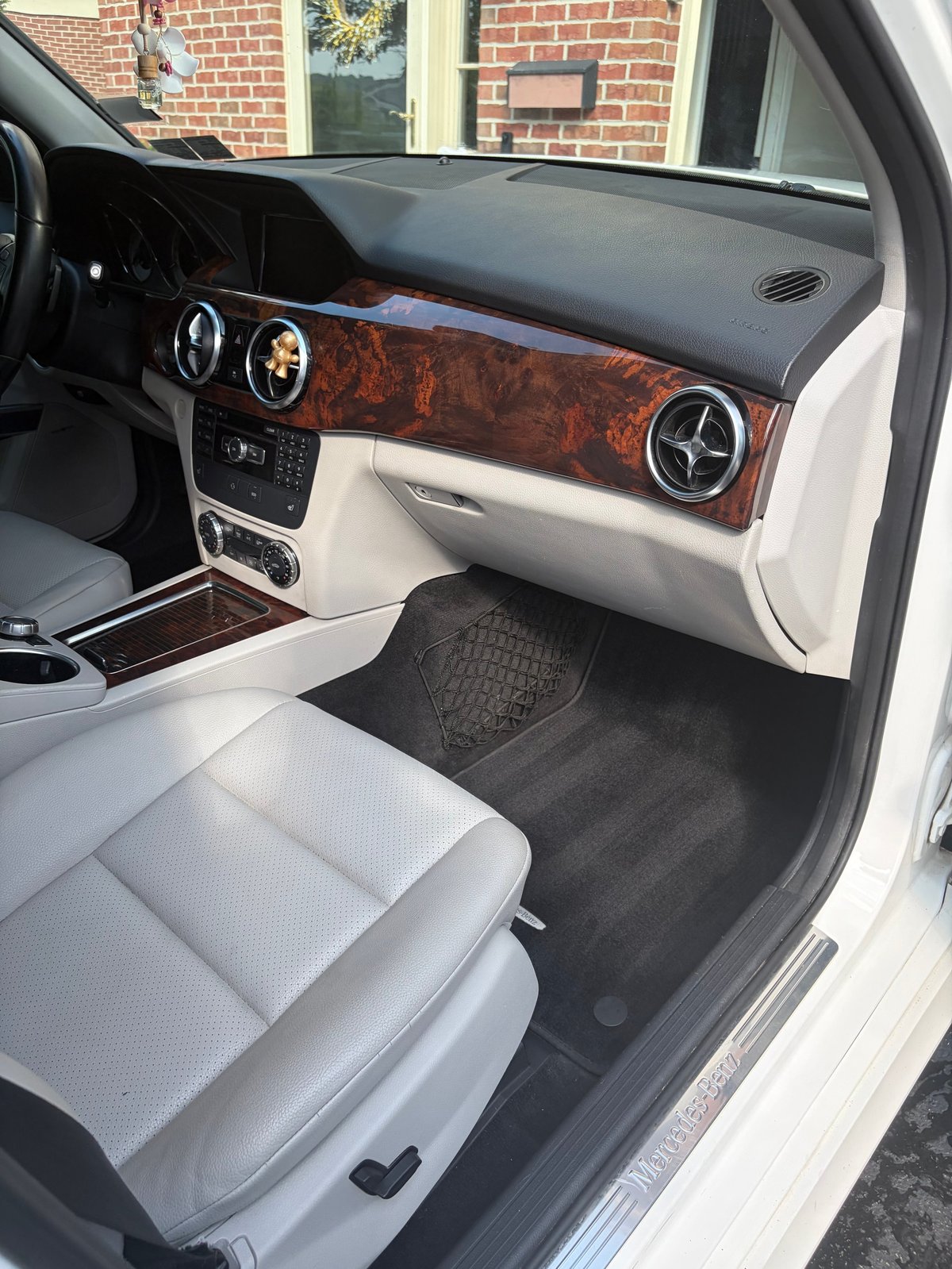 This like-new leather interior with polished wood grain trim