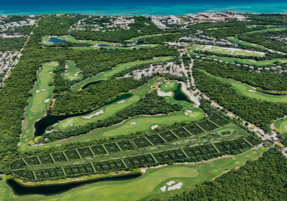 Vista aérea del master plan de La Escondida Corasol con los 46 lotes alrededor del campo Gran Coyote Golf y las seis comunidades del proyecto