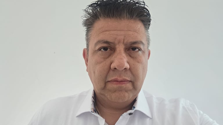 José Meneses, asesor inmobiliario de propiedades en la Riviera Maya, Cancún, Playa del Carmen y Tulum