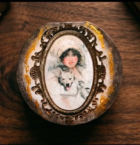 Hand-decorated pocket mirrors / vintage retro compacts — unique handcraft