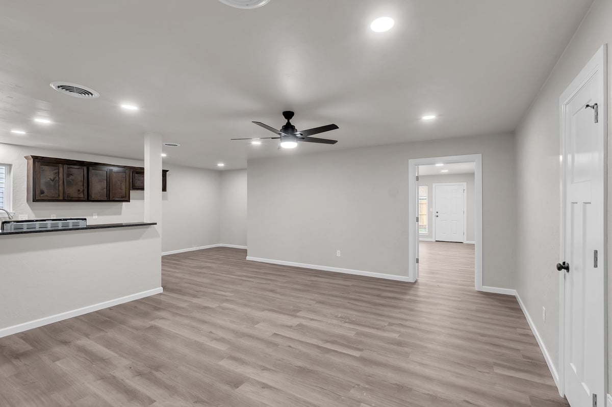 3rd Ave Home — 4BR/2BA photo 3