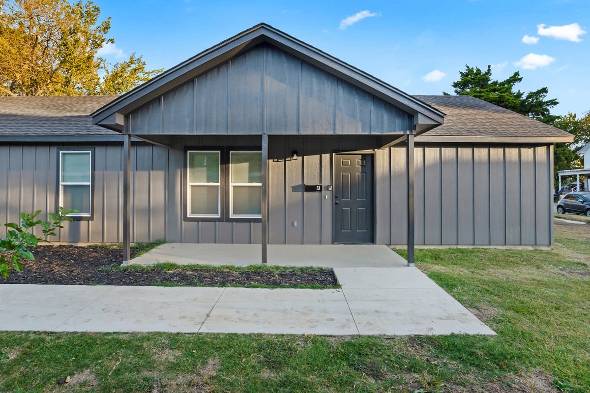 Chickasaw Ave — 3BR/2BA photo 2