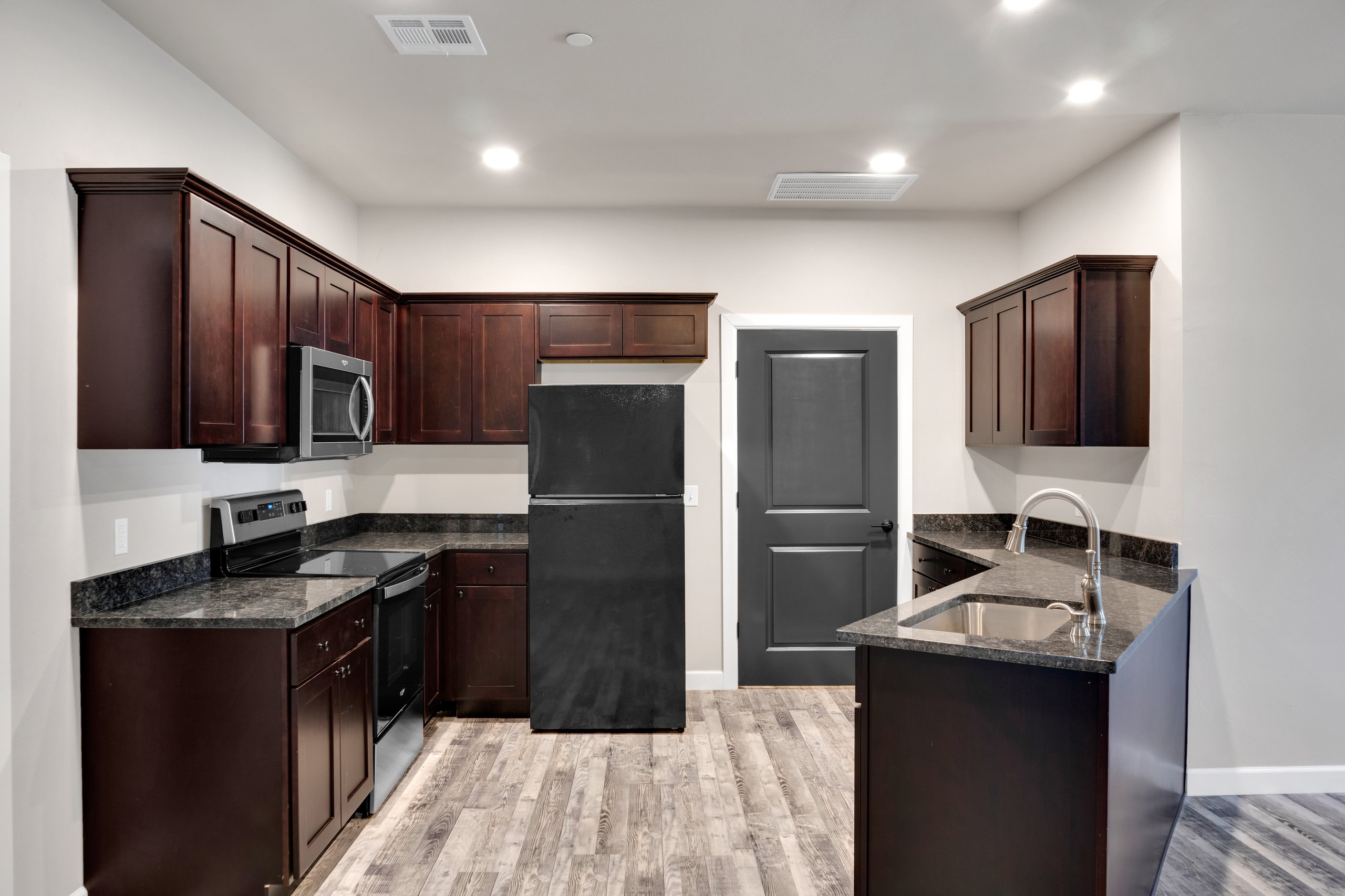 Freedom Living Grove — 1BR/1BA photo 3