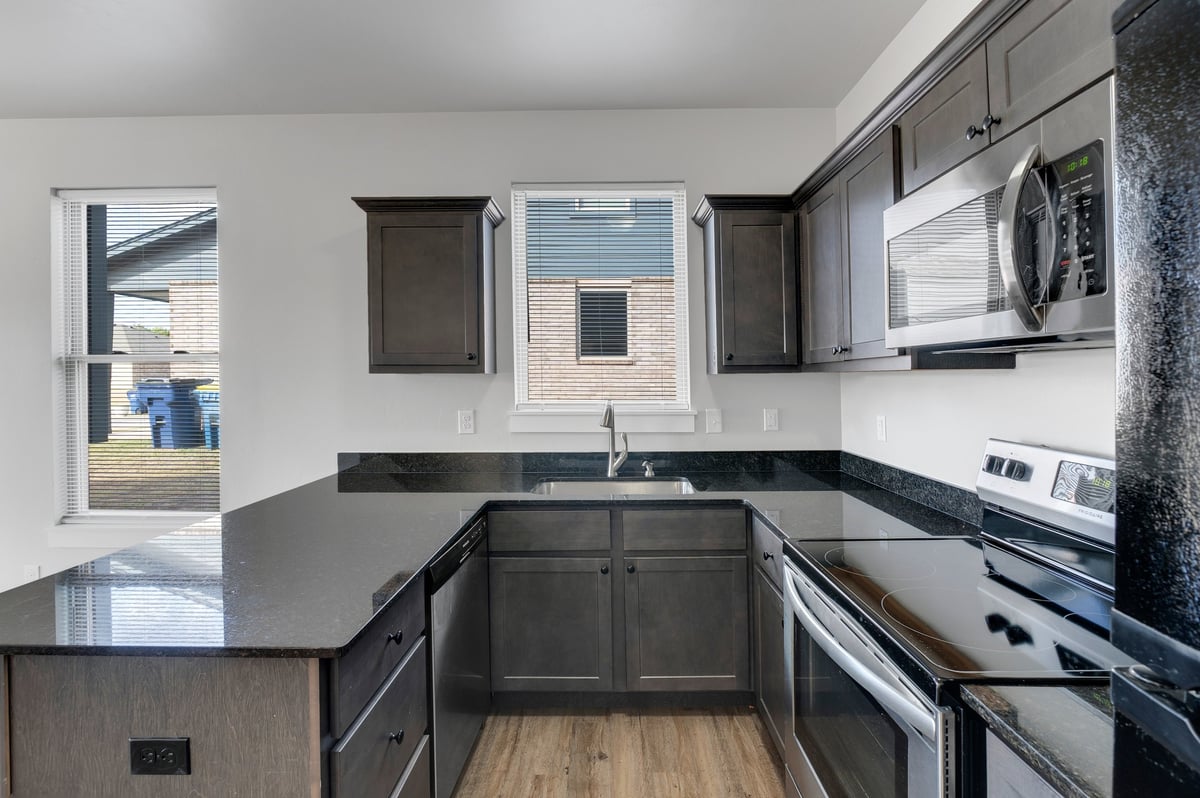 Luxury Stillwater —3BR/2BA (Layout A) photo 3