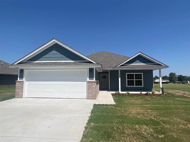 Single-Family Home — 3BR/2BA photo 1