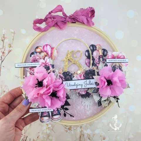 Decorative 18 embroidery hoop with pink 3D flowers, makeup illustrations, perfume bottle, ballet shoes, and 'Urodziny Julki' text on purple background